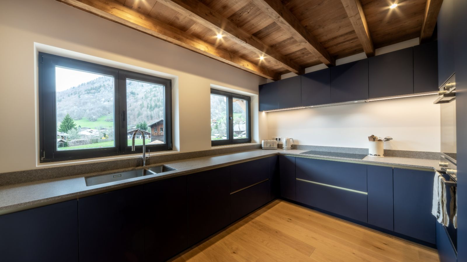 Chalet Meuniers_ Kitchen.jpg