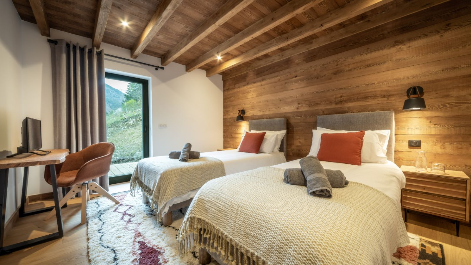 Chalet Meuniers_ Room 2.jpg