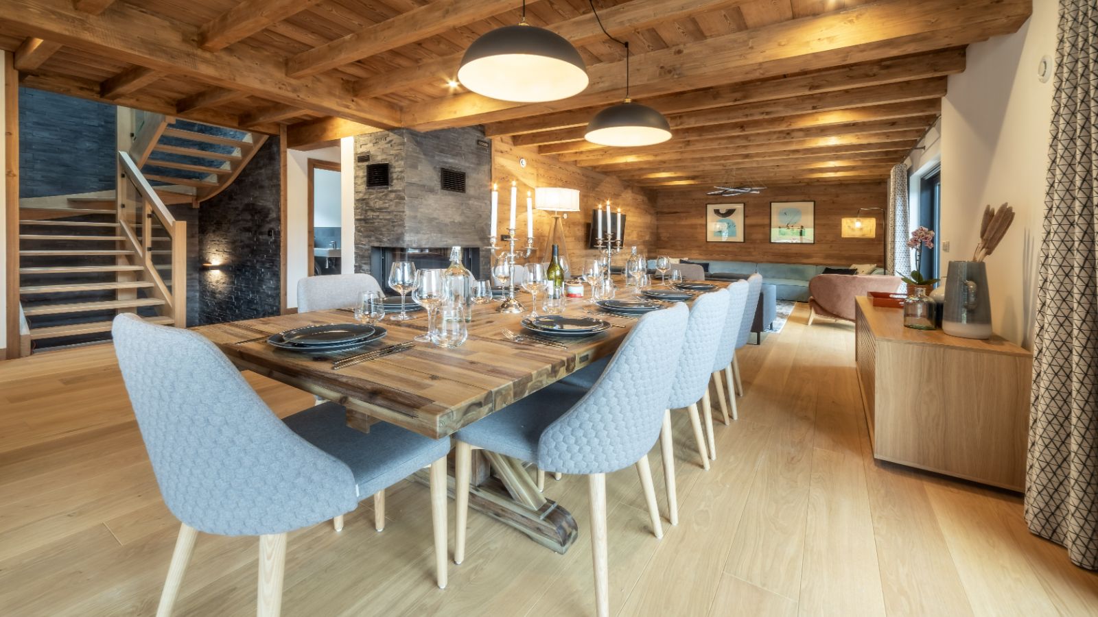 Chalet Meuniers_ Dining area.jpg