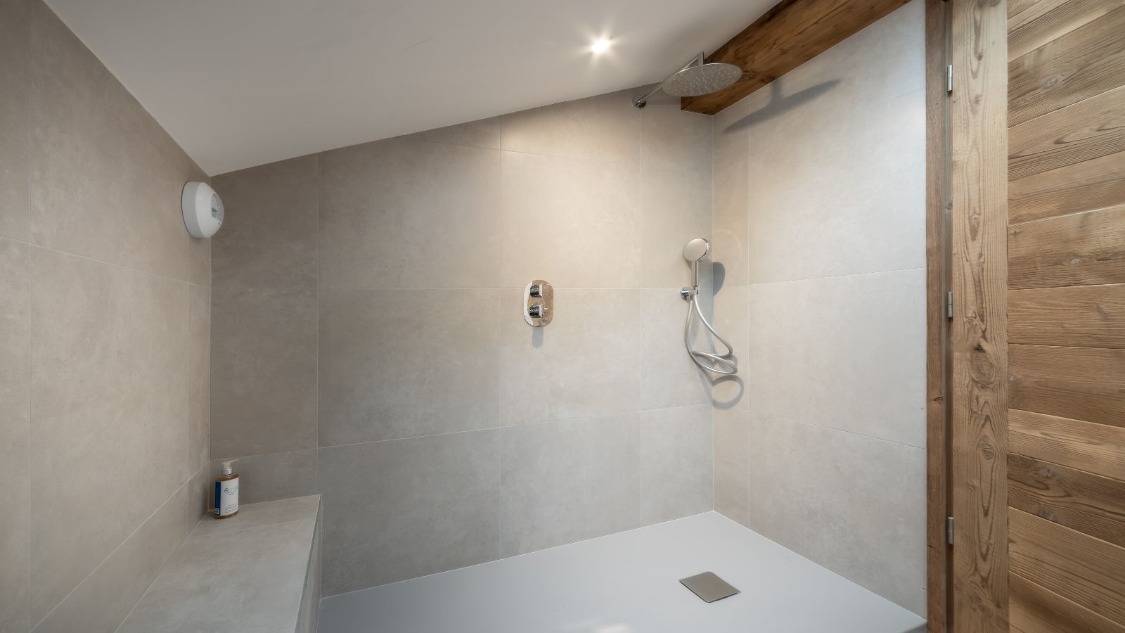 Chalet Meuniers_ Ensuite 2.jpg