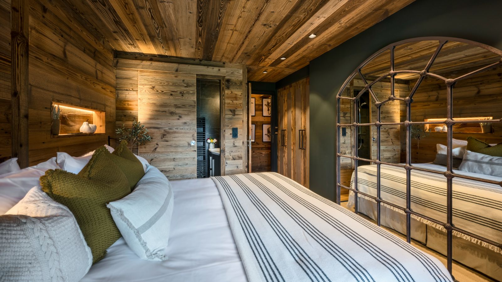 Chalet Mont Des Anges Bedroom 4.jpg