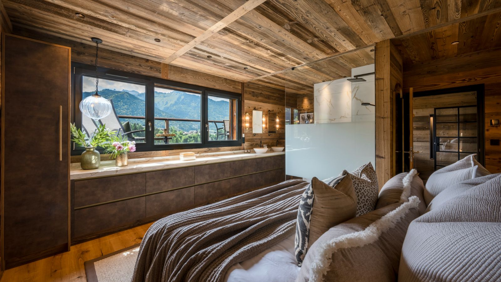 Chalet Mont Des Anges Bedroom 6.jpg