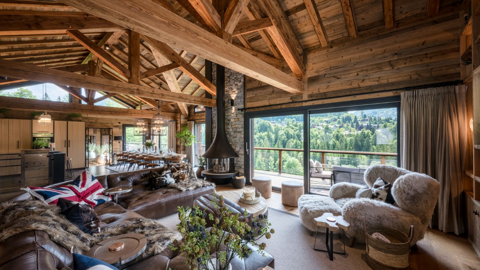 Chalet Mont Des Anges Living room 2.jpg