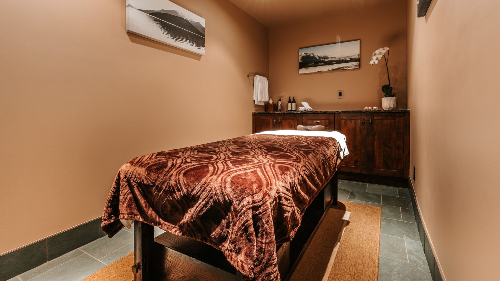 019-Massage-room.jpg