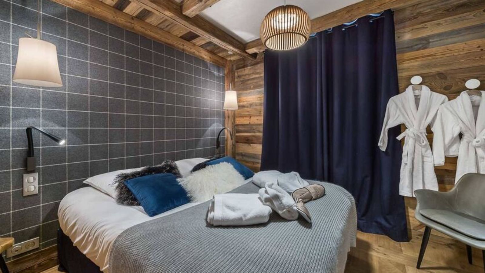 Apartment Tapia 1, Val d'Isere Bedroom 2.jpg