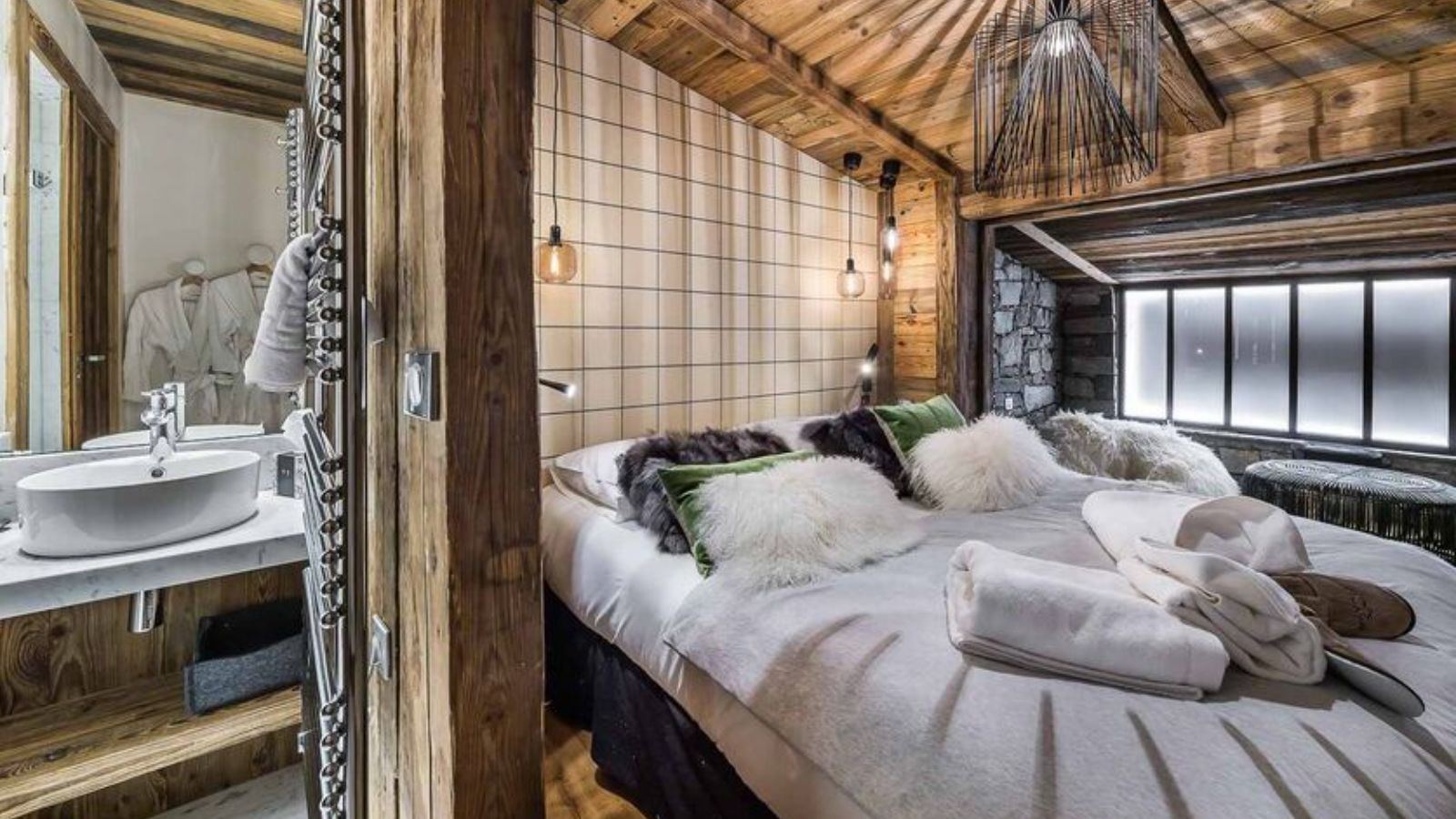 Apartment Tapia 1, Val d'Isere Bedroom 3.jpg