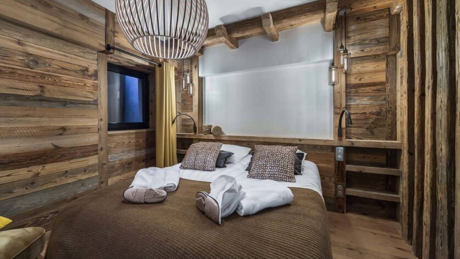 Apartment Tapia 1, Val d'Isere Bedroom 4.jpg