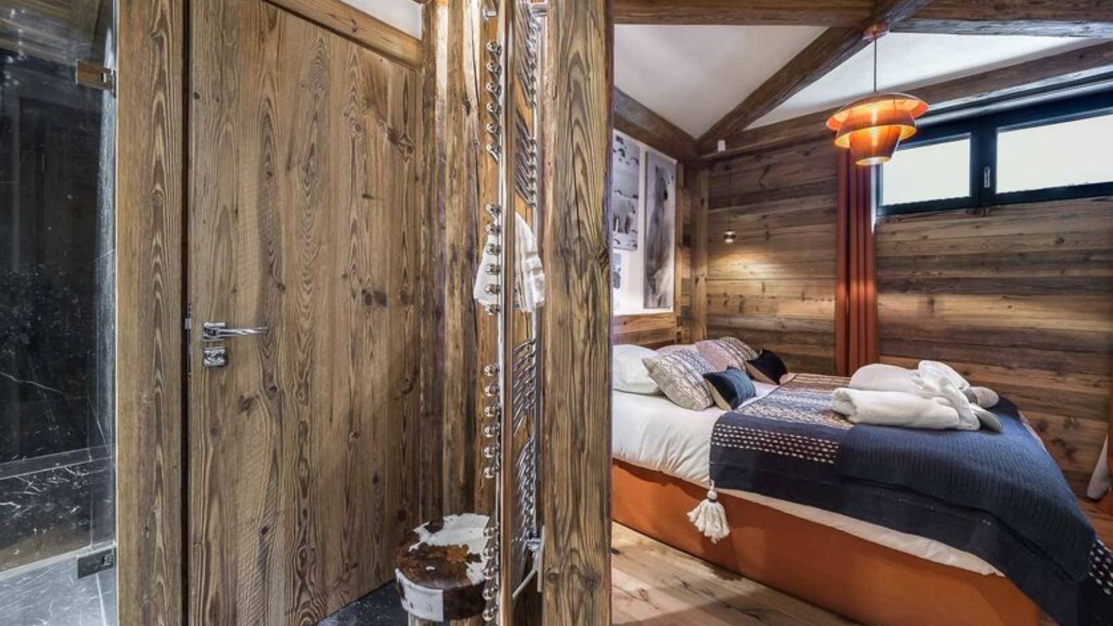 Apartment Tapia 1, Val d'Isere Bedroom and Bath.jpg