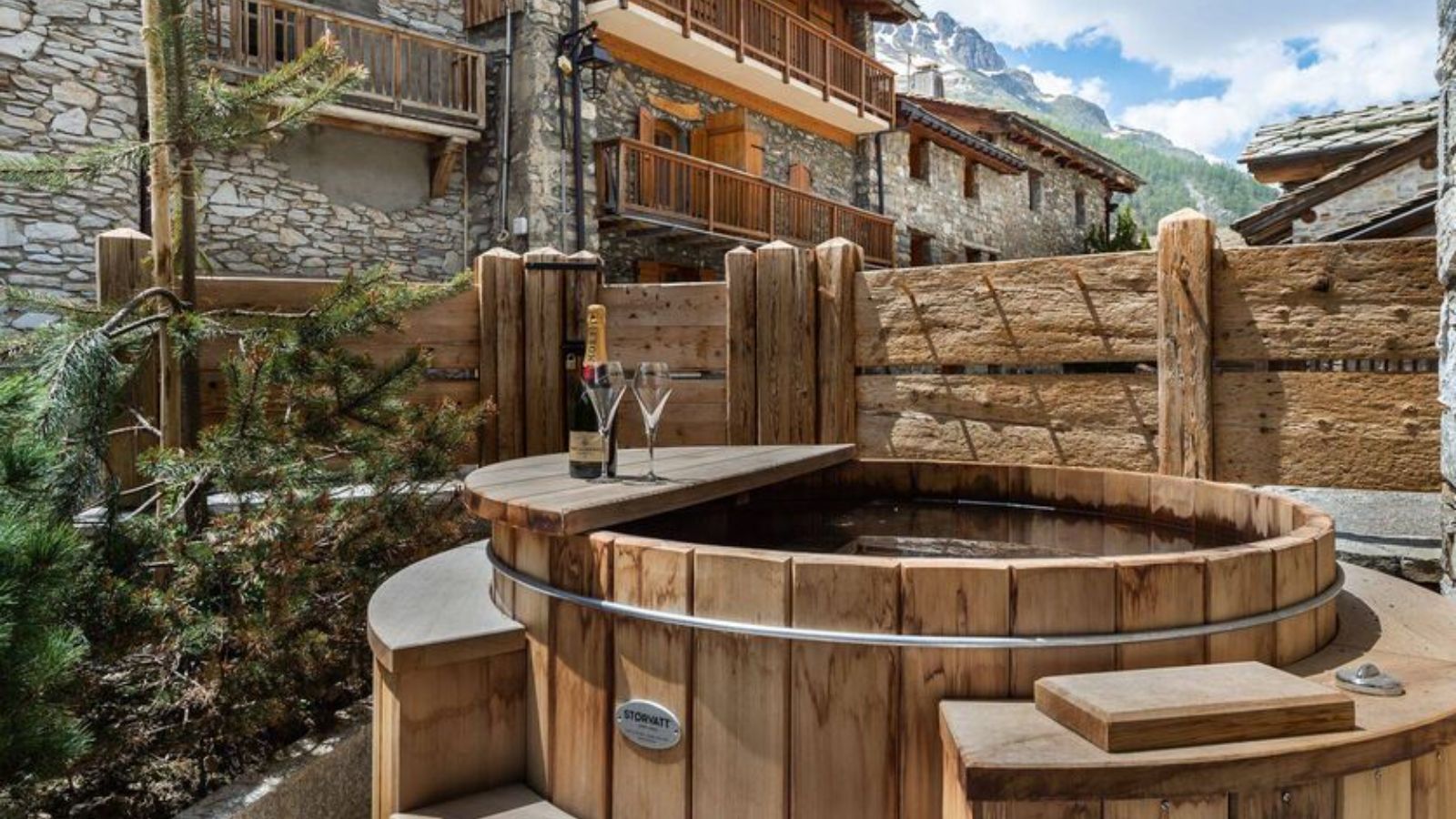 Apartment Tapia 1, Val d'Isere Hot Tub.jpg
