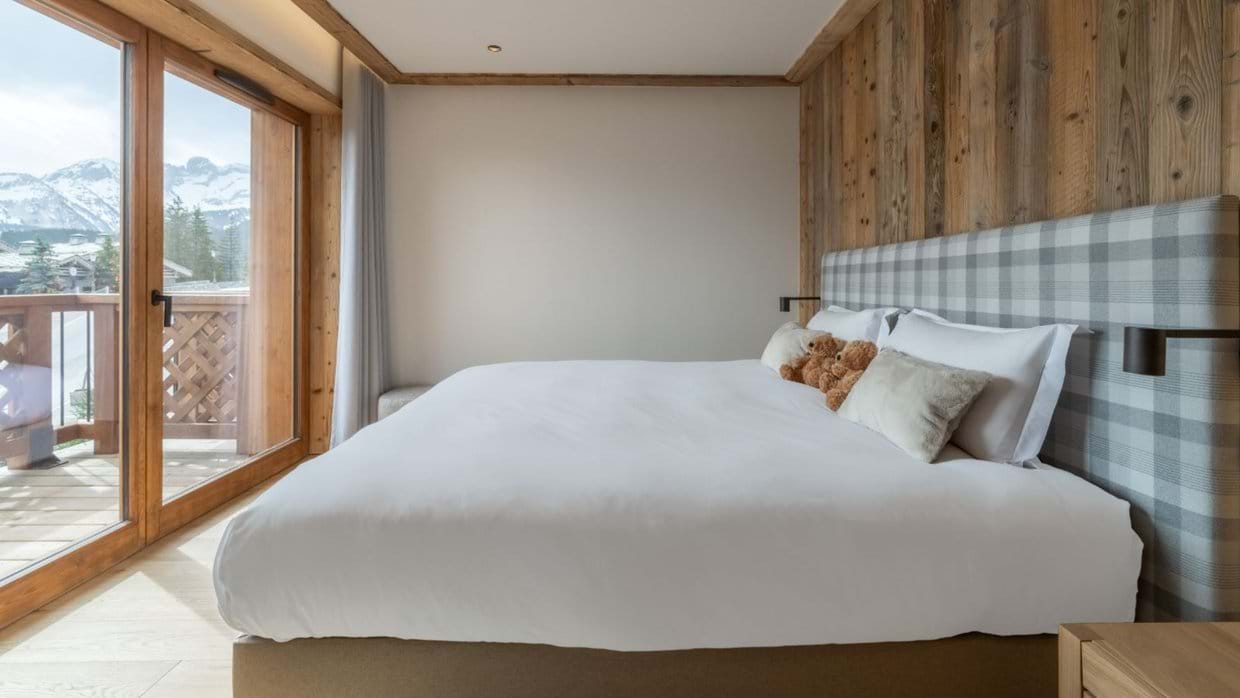 Luxury-Ski-Chalet-Courchevel-Manej-Apartment-4-Oxford-Ski-bedroom1.jpg
