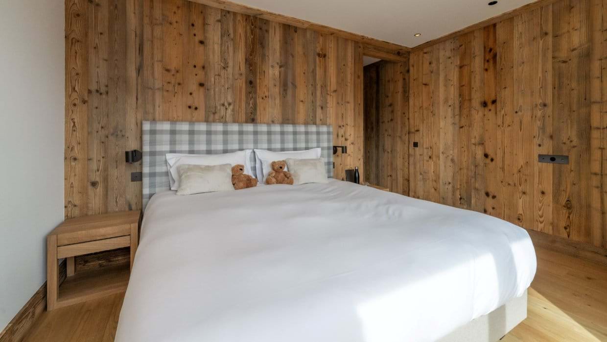 Luxury-Ski-Chalet-Courchevel-Manej-Apartment-4-Oxford-Ski-bedroom2.jpg