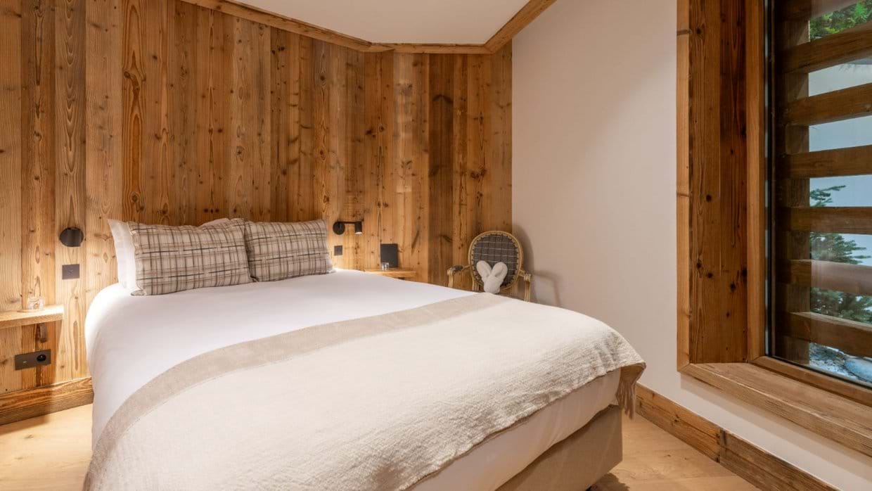 Luxury-Ski-Chalet-Courchevel-Manej-Apartment-4-Oxford-Ski-bedroom8.jpg