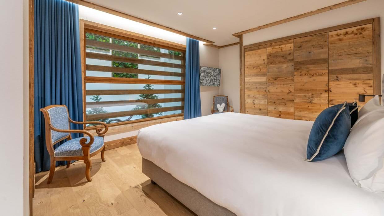 Luxury-Ski-Chalet-Courchevel-Manej-Apartment-4-Oxford-Ski-bedroom9.jpg