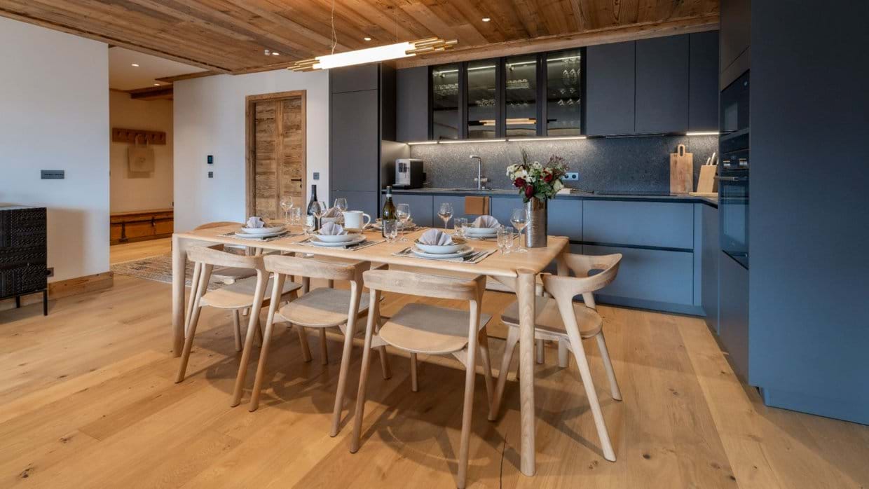 Luxury-Ski-Chalet-Courchevel-Manej-Apartment-4-Oxford-Ski-dining1.jpg