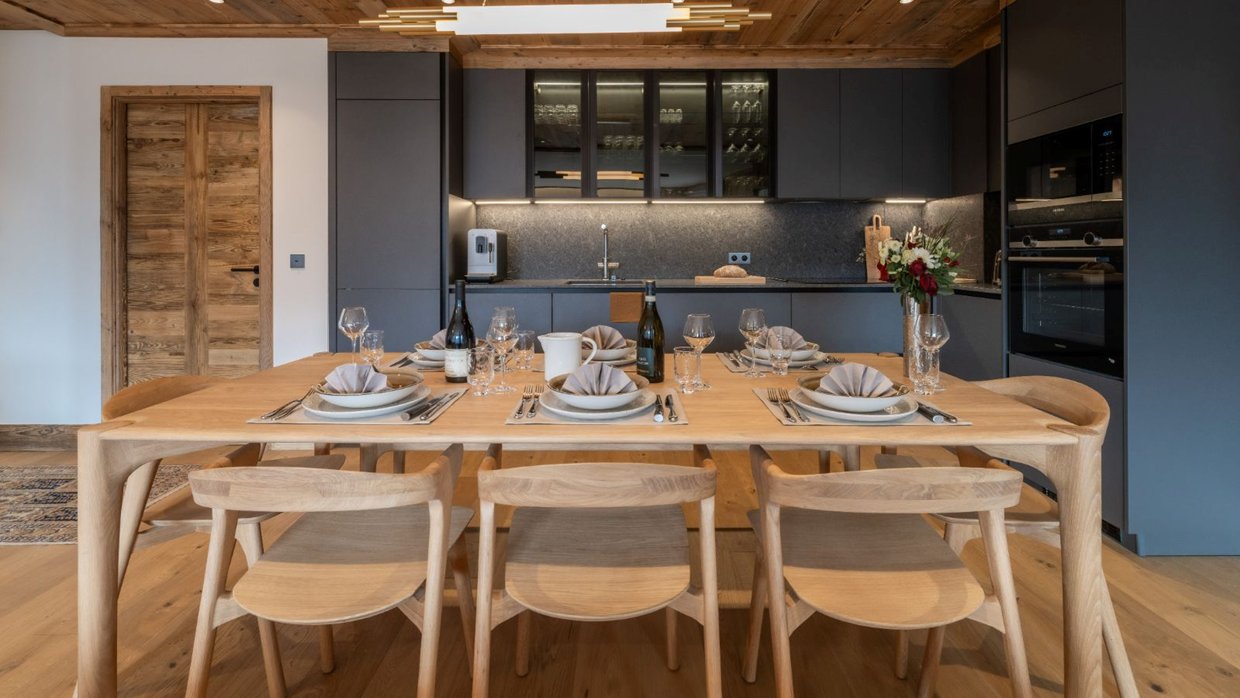 Luxury-Ski-Chalet-Courchevel-Manej-Apartment-4-Oxford-Ski-dining4.jpg