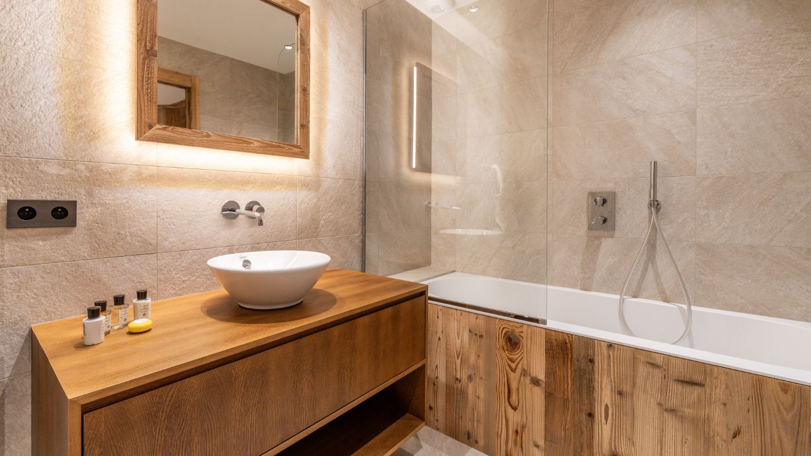 Luxury-Ski-Chalet-Courchevel-Manej-Apartment-4-Oxford-Ski-bathroom3.jpg