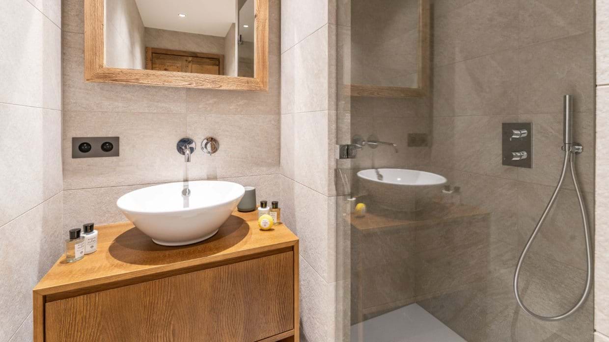 Luxury-Ski-Chalet-Courchevel-Manej-Apartment-4-Oxford-Ski-bathroom.jpg