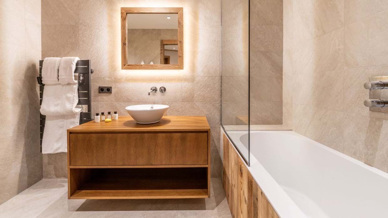 Luxury-Ski-Chalet-Courchevel-Manej-Apartment-4-Oxford-Ski-bathroom2.jpg