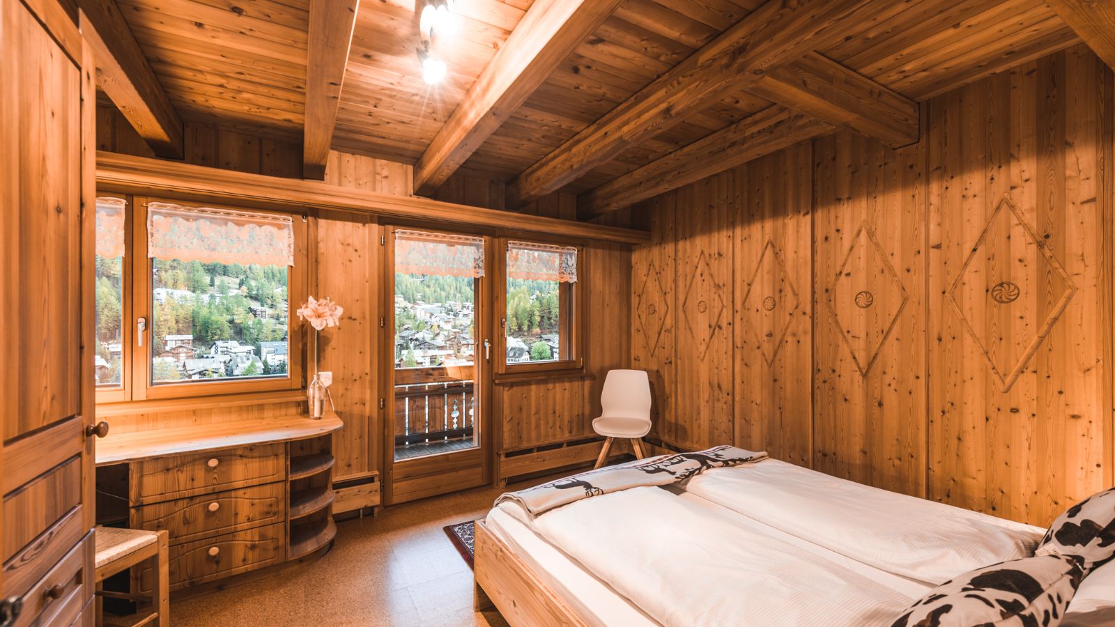 Luxury-Ski-Chalet-Zermatt-Chalet-Schipfa-Oxford-Ski-Lower Bedroom.jpg