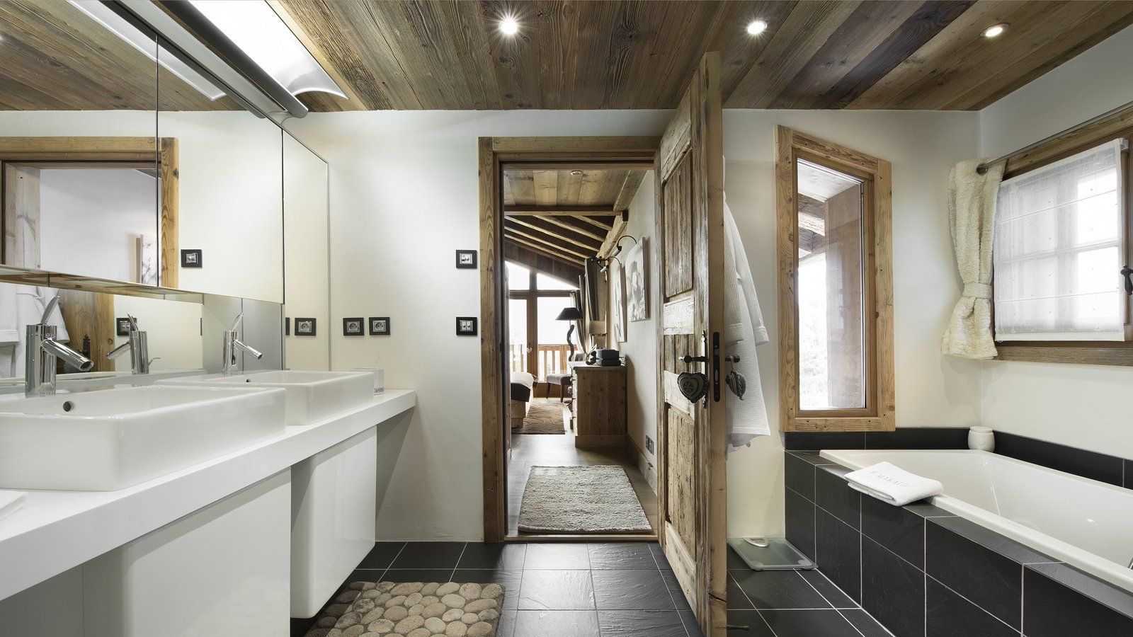 Luxury-Ski-Chalet-Courchevel-1550-Chalet-Makalu-Oxford-Ski-Bathroom2.jpg