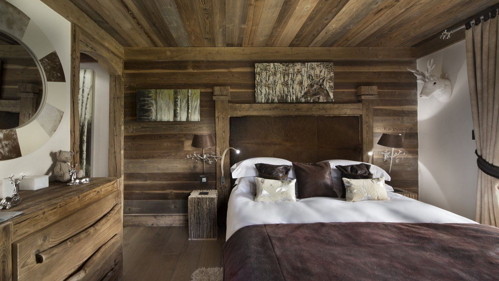 Luxury-Ski-Chalet-Courchevel-1550-Chalet-Makalu-Oxford-Ski-Bedroom (1).jpg