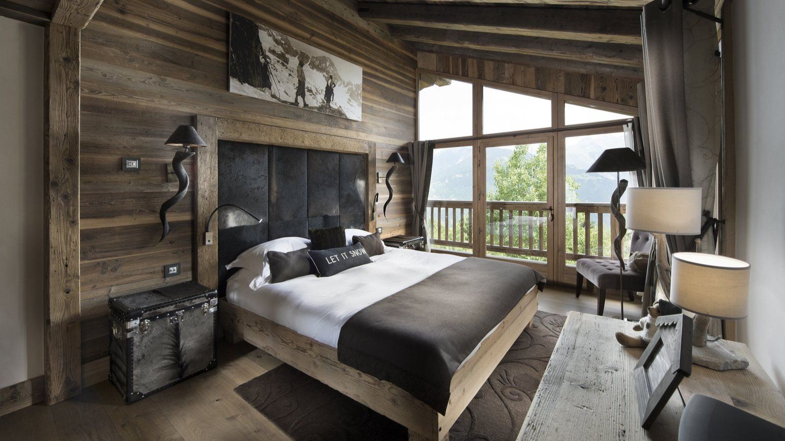 Luxury-Ski-Chalet-Courchevel-1550-Chalet-Makalu-Oxford-Ski-Bedroom (10).jpg