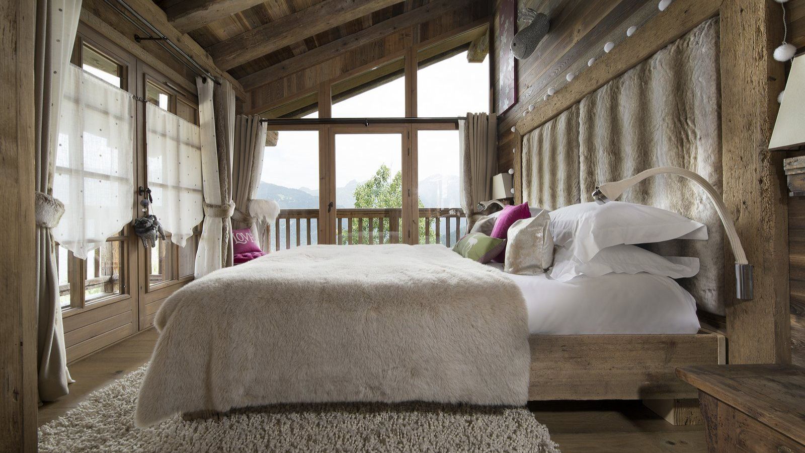 Luxury-Ski-Chalet-Courchevel-1550-Chalet-Makalu-Oxford-Ski-Bedroom (12).jpg