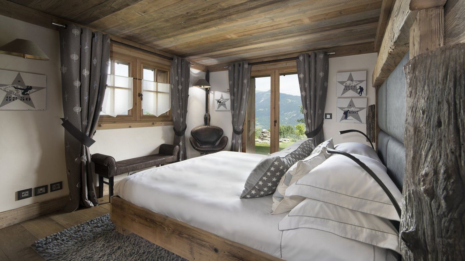 Luxury-Ski-Chalet-Courchevel-1550-Chalet-Makalu-Oxford-Ski-Bedroom (15).jpg