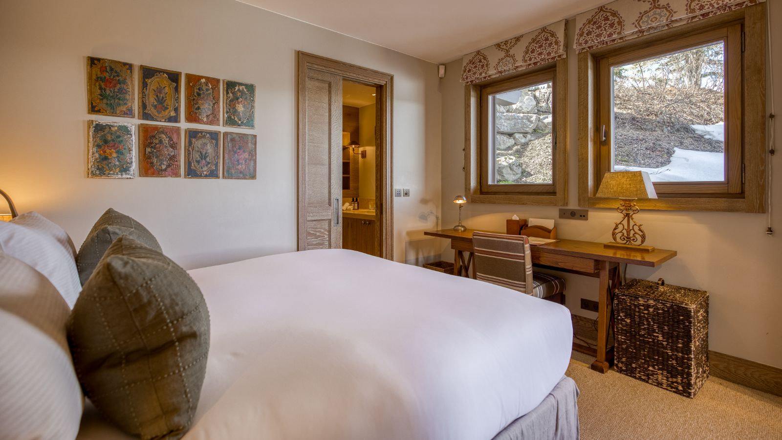 Chalet Shemshak Bedroom 2.jpg