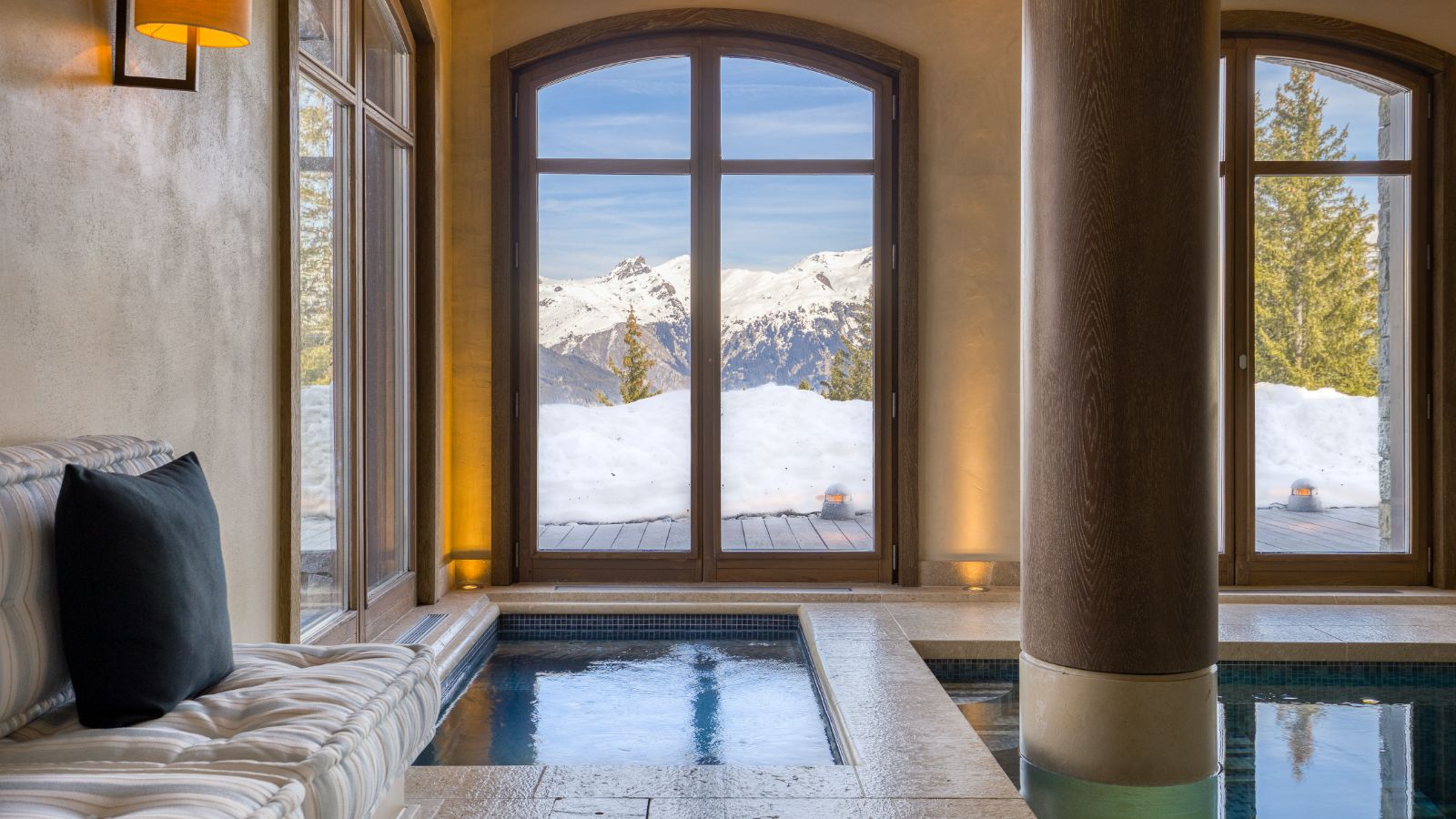 Chalet Shemshak Hot tub.jpg