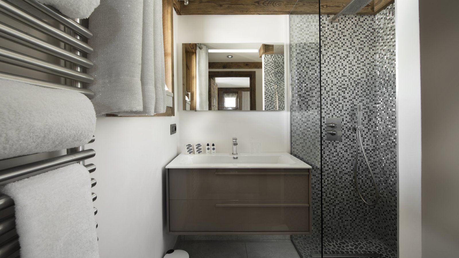 Luxury-Ski-Chalet-Courchevel-1550-Chalet-L'Or-Blanc-Oxford-Ski-Bathroom.jpg