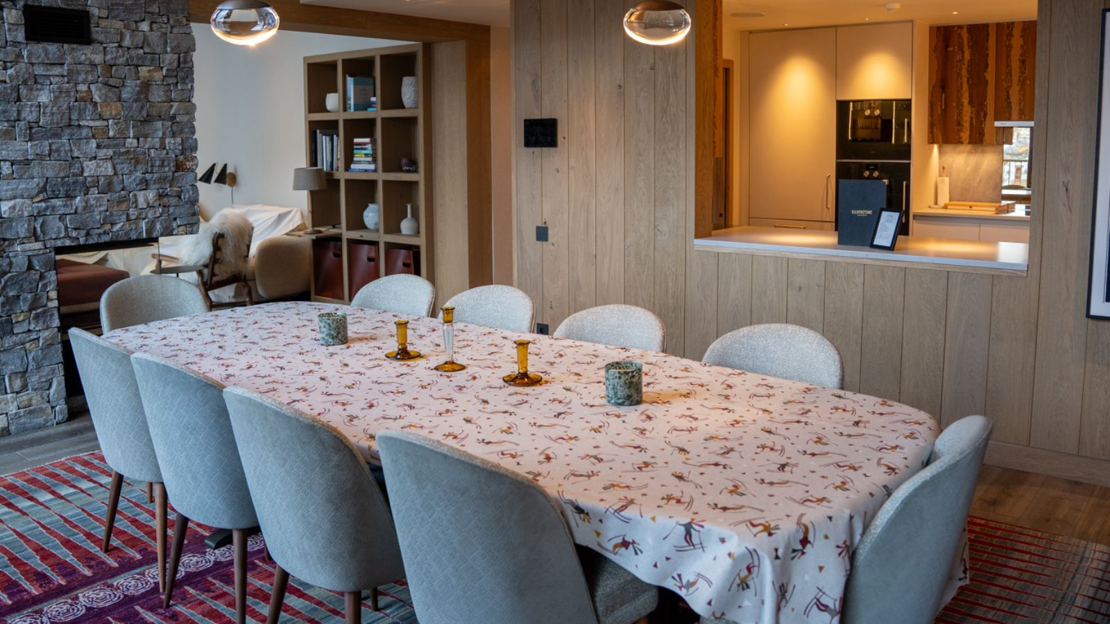 luxury-ski-chalet-val-disere-silverstone-4-oxford-ski-dining (1).jpg