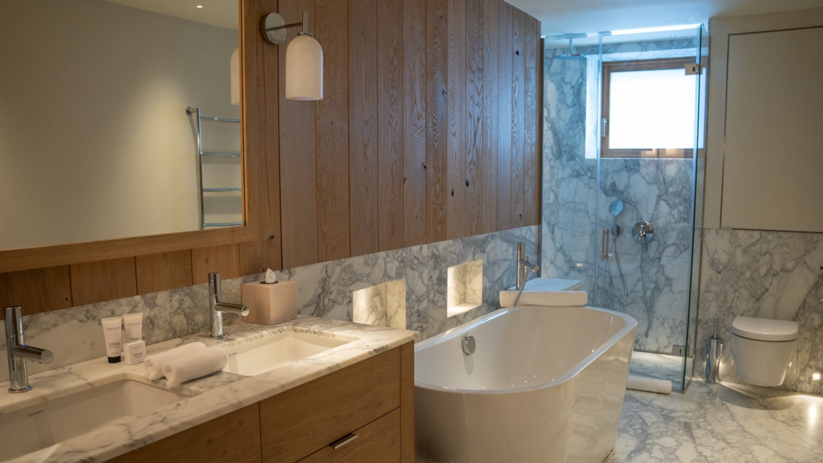 luxury-ski-chalet-val-disere-silverstone-4-oxford-ski-bathroom (1).jpg