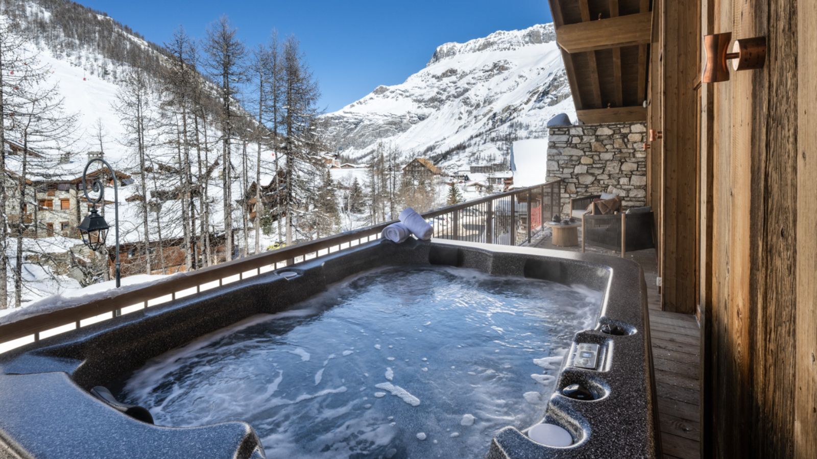 luxury-ski-chalet-val-disere-silverstone-4-oxford-ski-bathroom (4).jpg