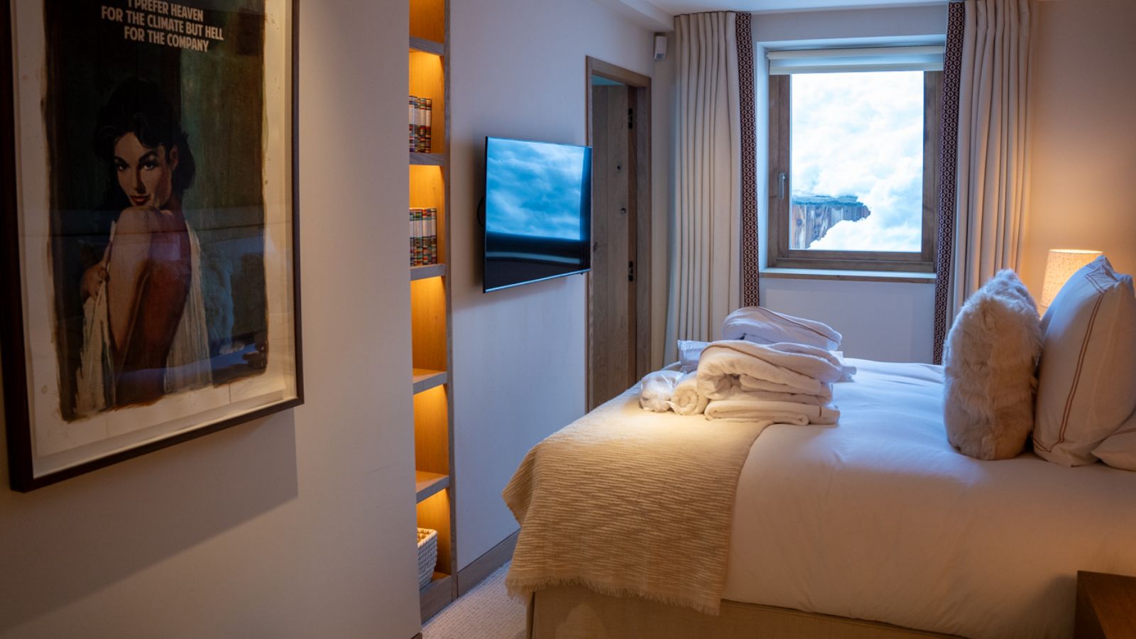 luxury-ski-chalet-val-disere-silverstone-4-oxford-ski-bedroom (4).jpg