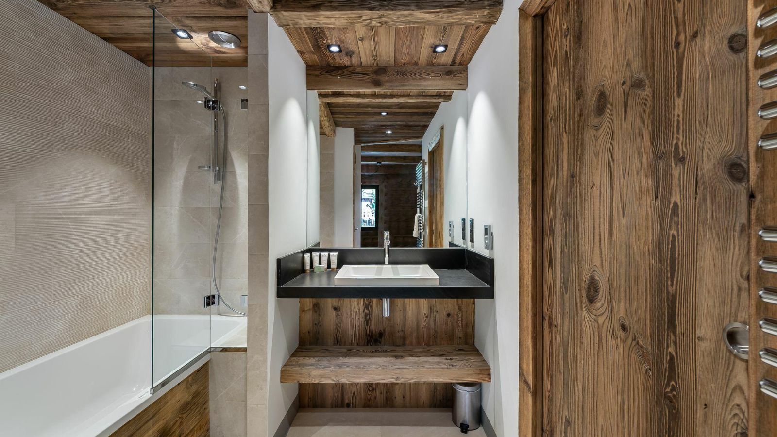 Apartment Savoie 22 Bathroom 3.jpg