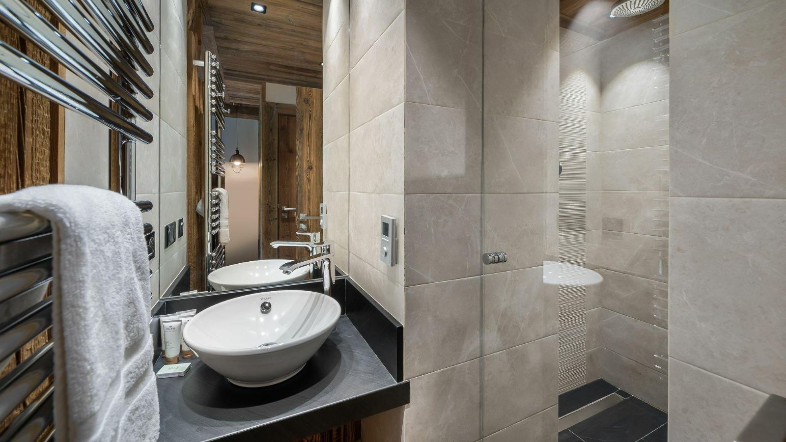 Apartment Savoie 22 Bathroom.jpg