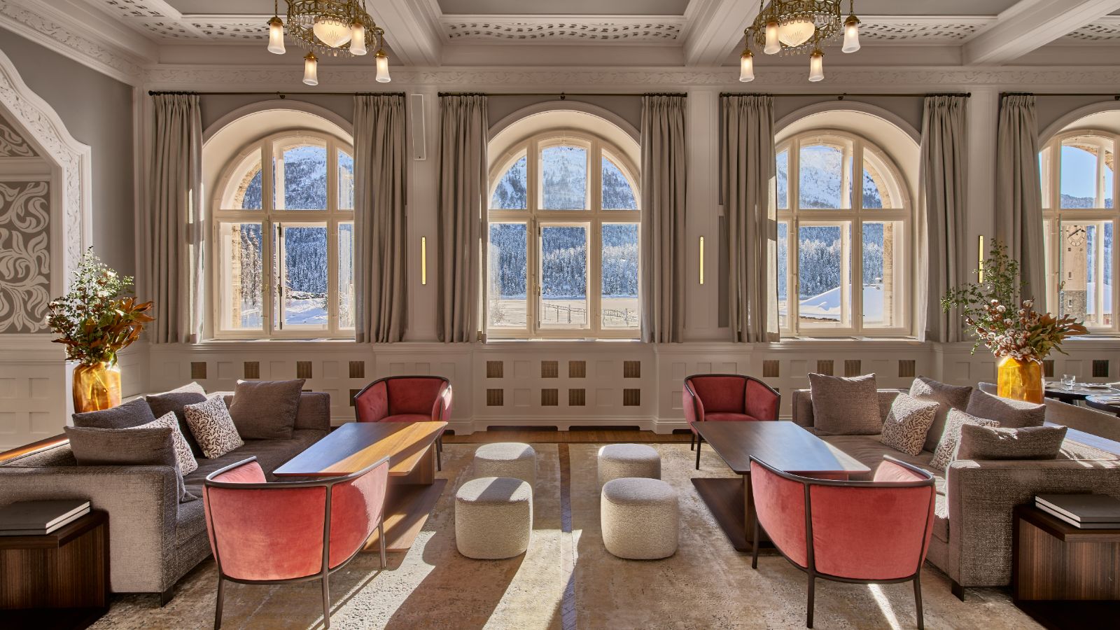 3-Luxury-Ski-Hotel-St-Moritz-Grace-Oxford-Ski-Lounge.jpg