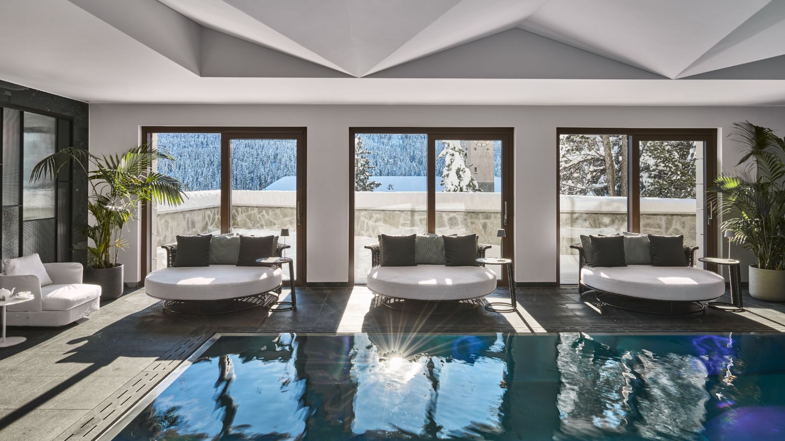 10-Luxury-Ski-Hotel-St-Moritz-Grace-Oxford-Ski-Swimming-Pool2.jpg