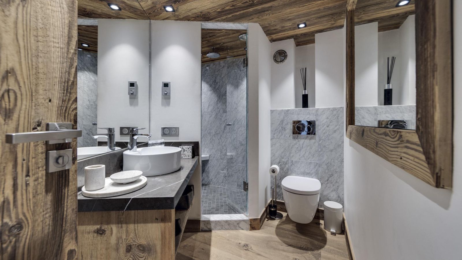 Luxury Ski Apartment- Penthouse Artemis Bathroom- Oxford Ski.jpg