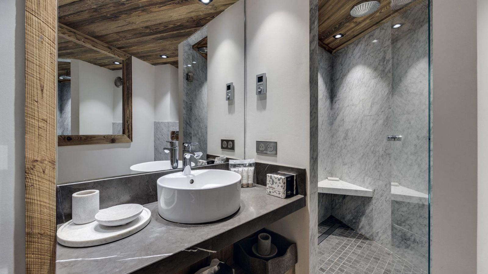 Luxury Ski Apartment- Penthouse Artemis Bathroom 2- Oxford Ski.jpg