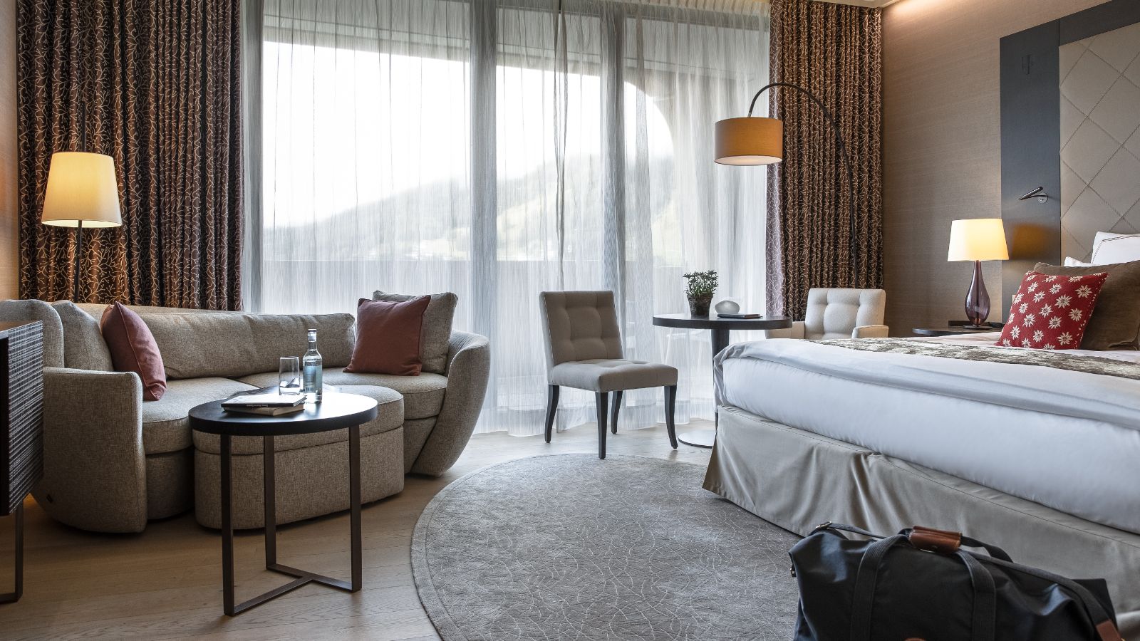 Luxury-Ski-Hotel-Davos-Alpen-Gold-Oxford-Ski-Bedroom (7).jpg