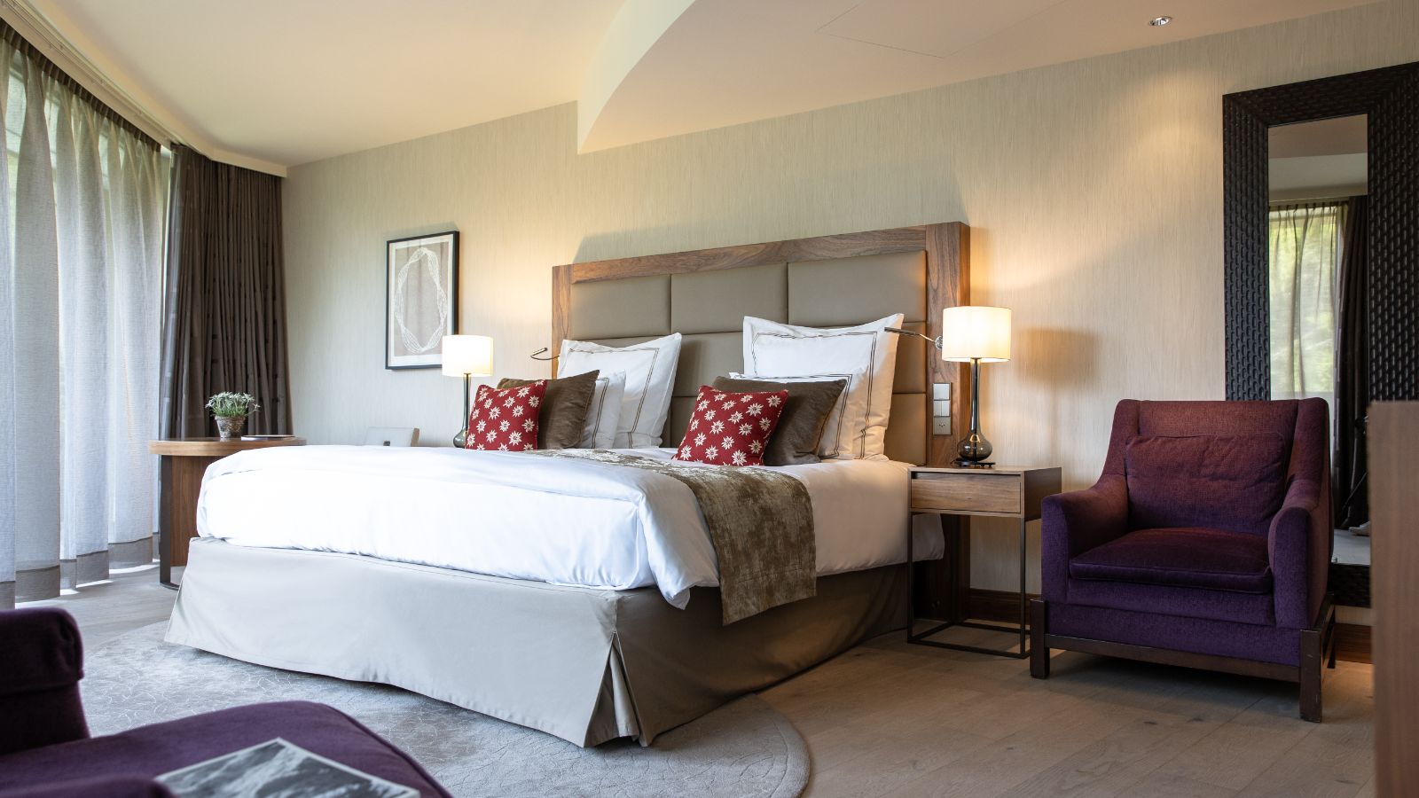 Luxury-Ski-Hotel-Davos-Alpen-Gold-Oxford-Ski-Bedroom (13).jpg