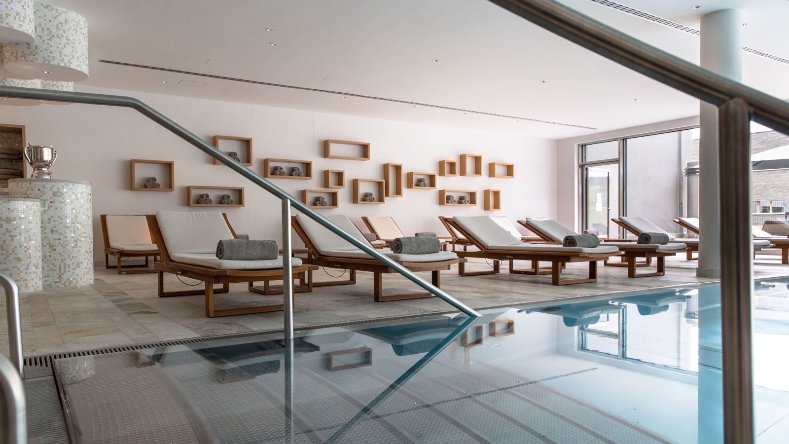 Luxury-Ski-Hotel-Davos-Alpen-Gold-Oxford-Ski-Bedroom (19).jpg