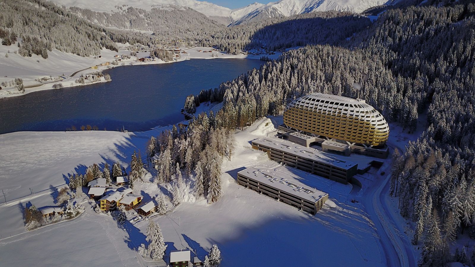 Luxury-Ski-Hotel-Davos-Alpen-Gold-Oxford-Ski-Exterior2.jpg