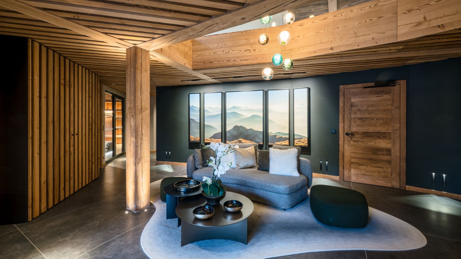 Chalet Hotel Blythe-Front Foyer-Oxford Ski.jpg