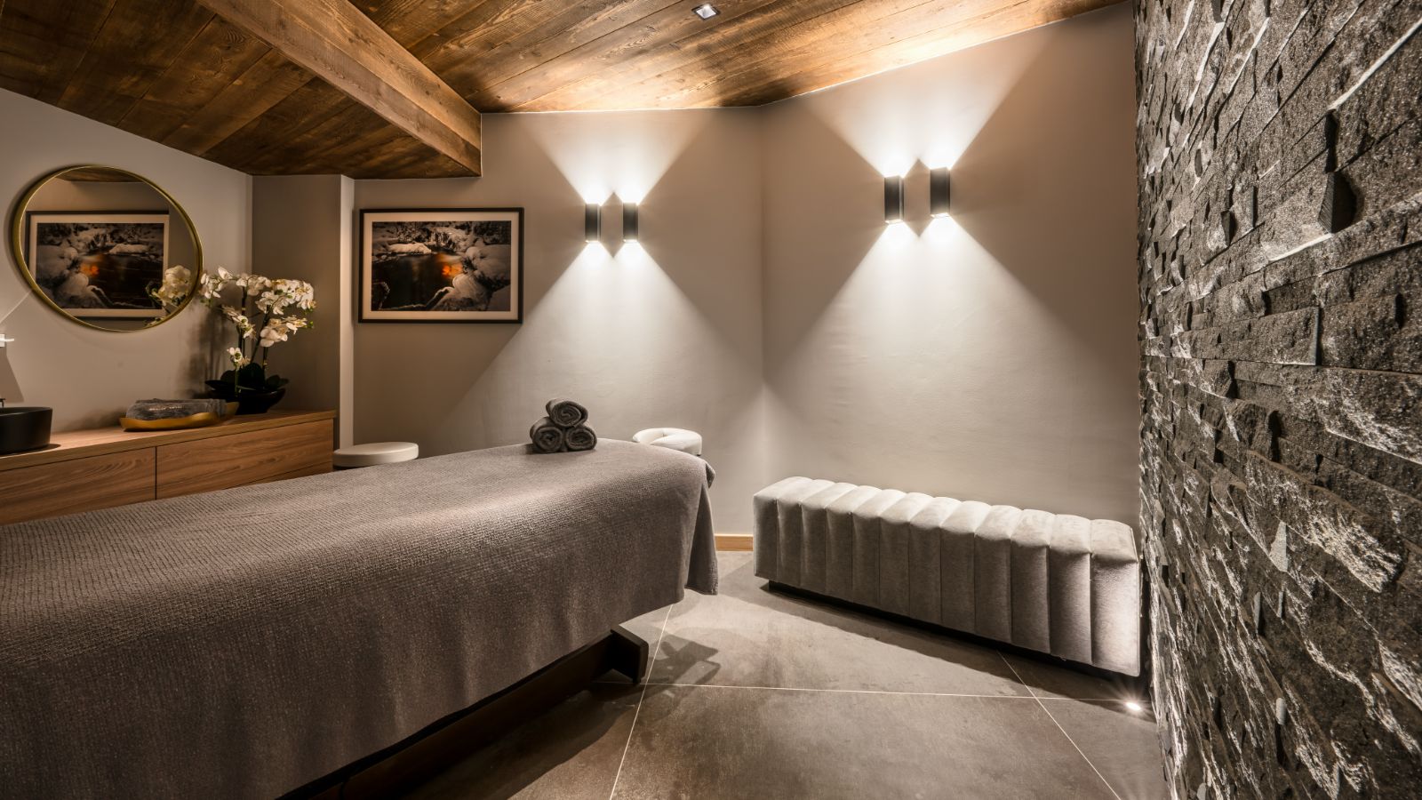 Chalet Hotel Blythe-Massage room-Oxford Ski.jpg