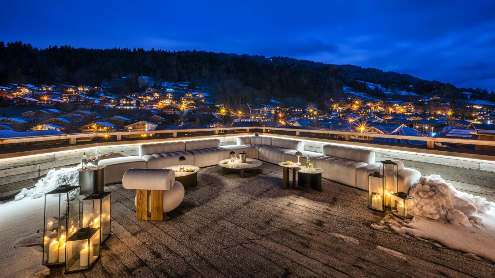 Chalet Hotel Blythe-Terrace-Oxford Ski.jpg