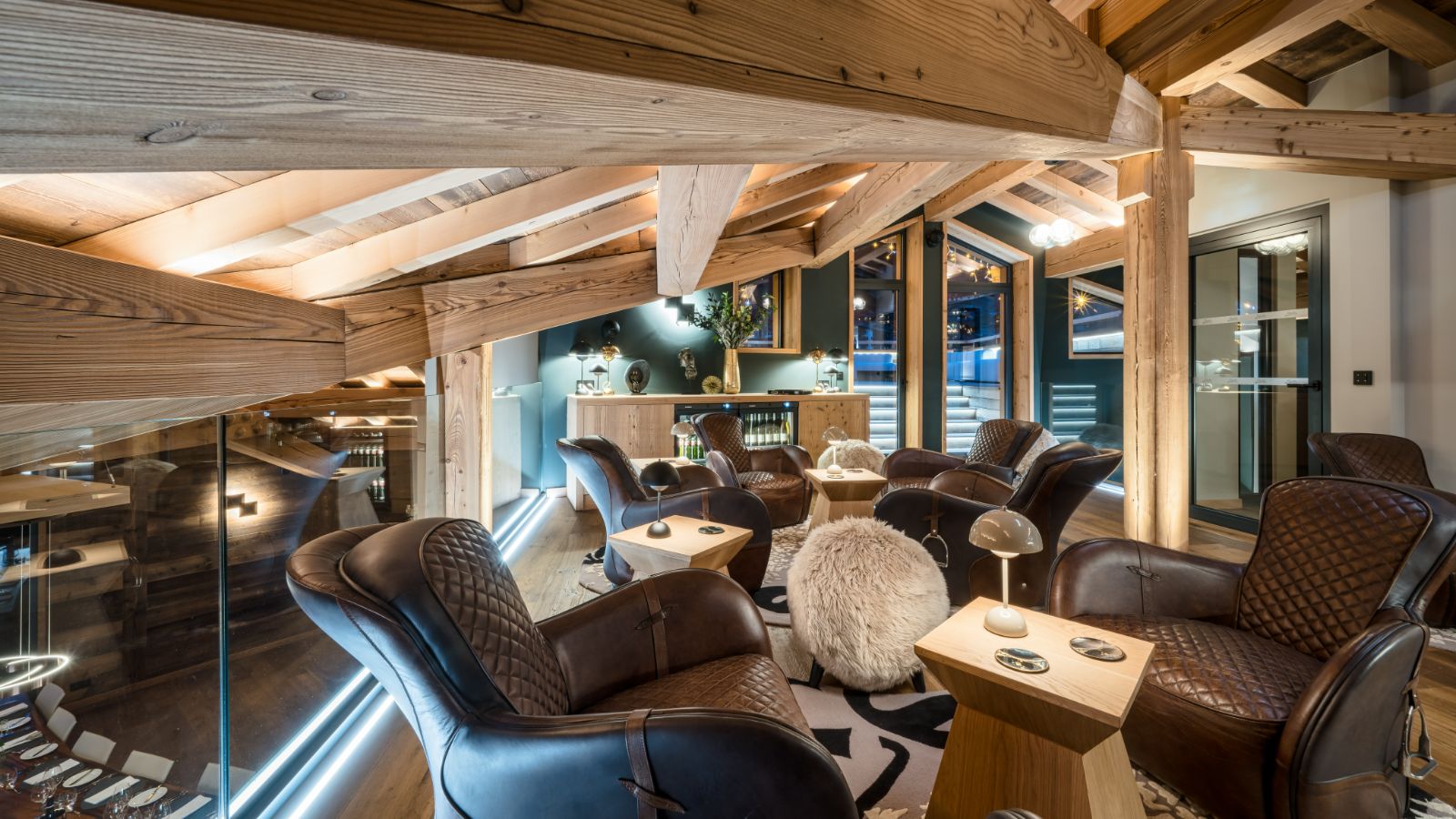 Chalet Hotel Blythe-Bar Area-Oxford Ski.jpg