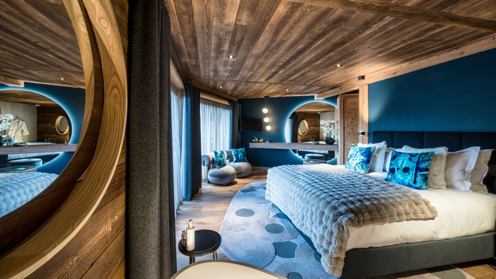 Chalet Hotel Blythe-Bedroom 1-Oxford Ski.jpg